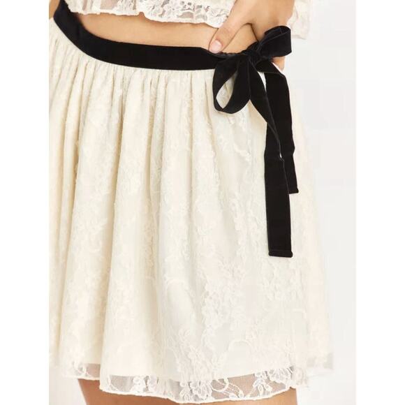 LoveShackFancy Ivory Black Dame Chantilly Lace Mini Skirt Women's Size 10 NWOT - Picture 1 of 13